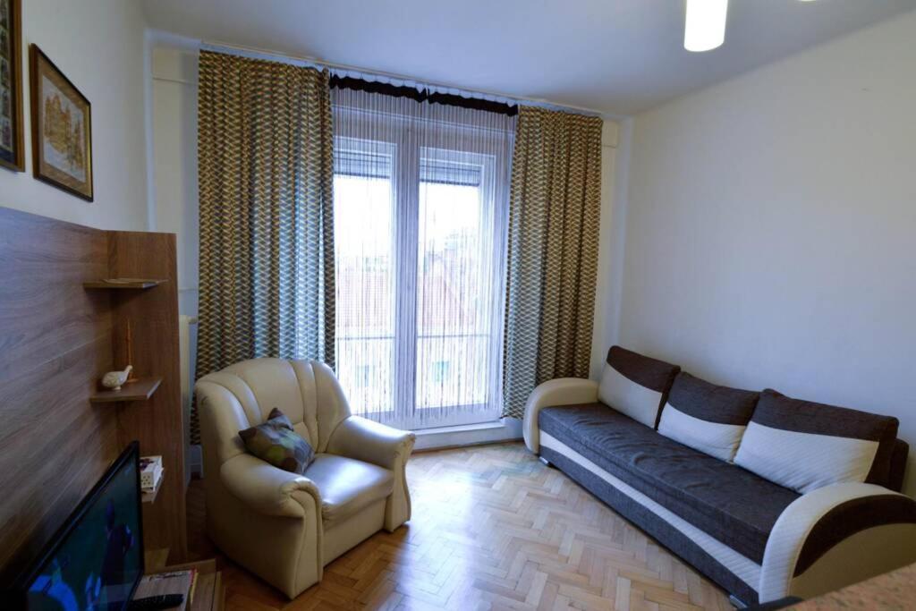 City Center Apartment Debreţin Exterior foto