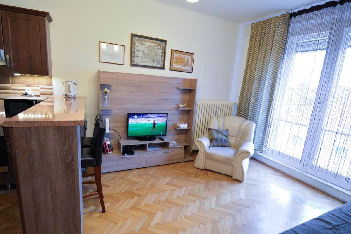 City Center Apartment Debreţin Exterior foto